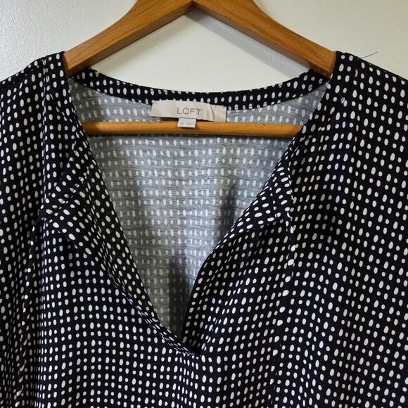 EUC LOFT LOOSE FITTING SPLIT V NECK DOTTED TOP SIZE XS / S - Picture 9 of 14